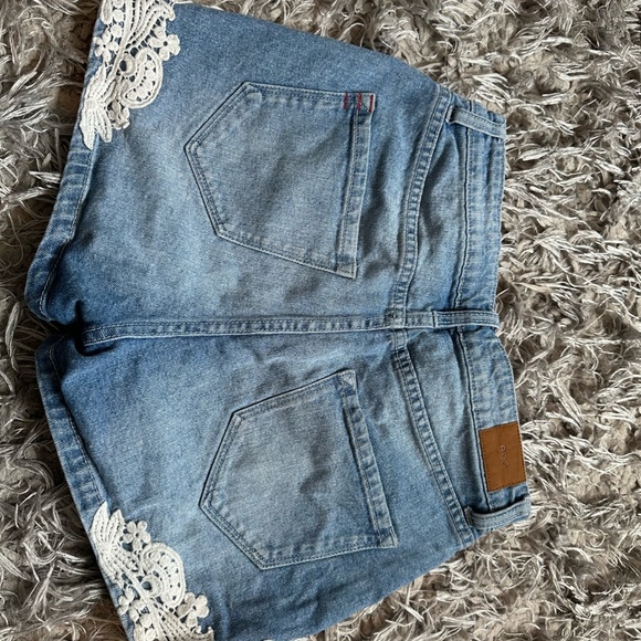 BDG Shorts - Picture 2 of 3